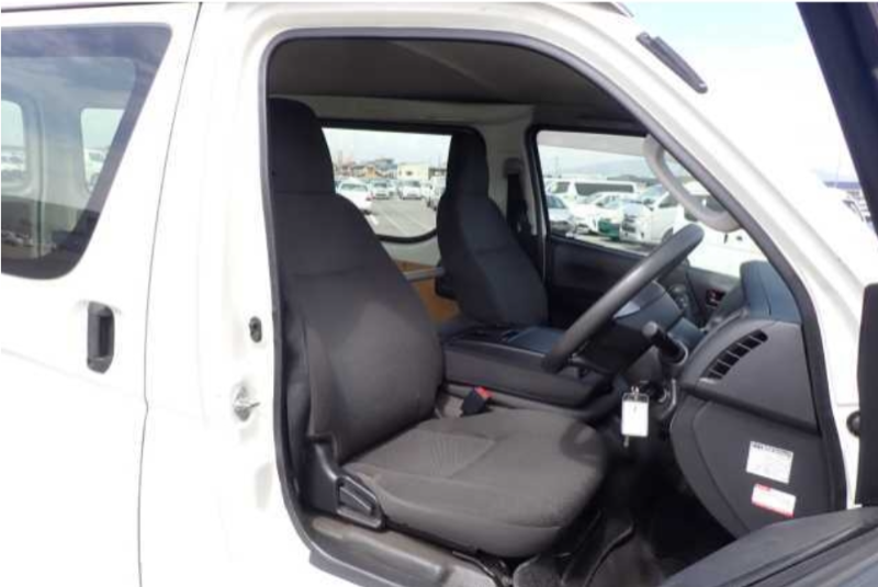  31610  TOYOTA HIACE  2018  