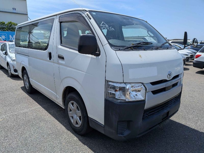  31610  TOYOTA HIACE  2018  
