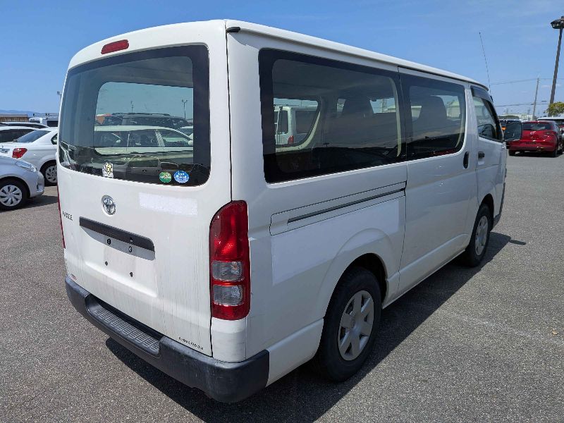  31610  TOYOTA HIACE  2018  