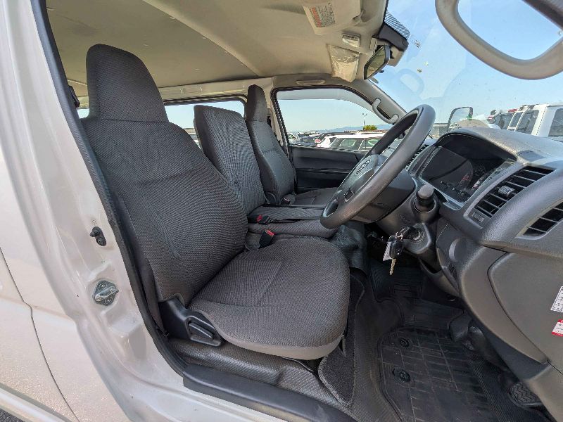  31610  TOYOTA HIACE  2018  