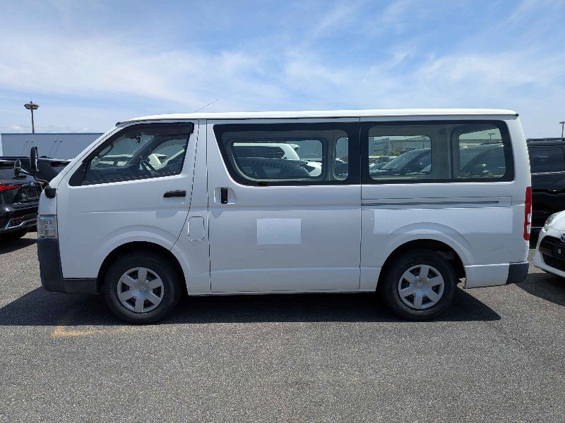  31610  TOYOTA HIACE  2018  