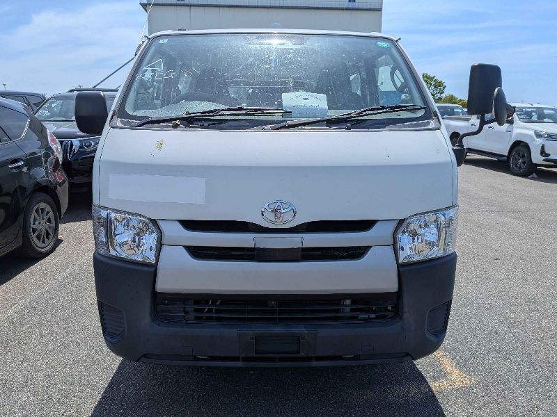 31610  TOYOTA HIACE  2018  