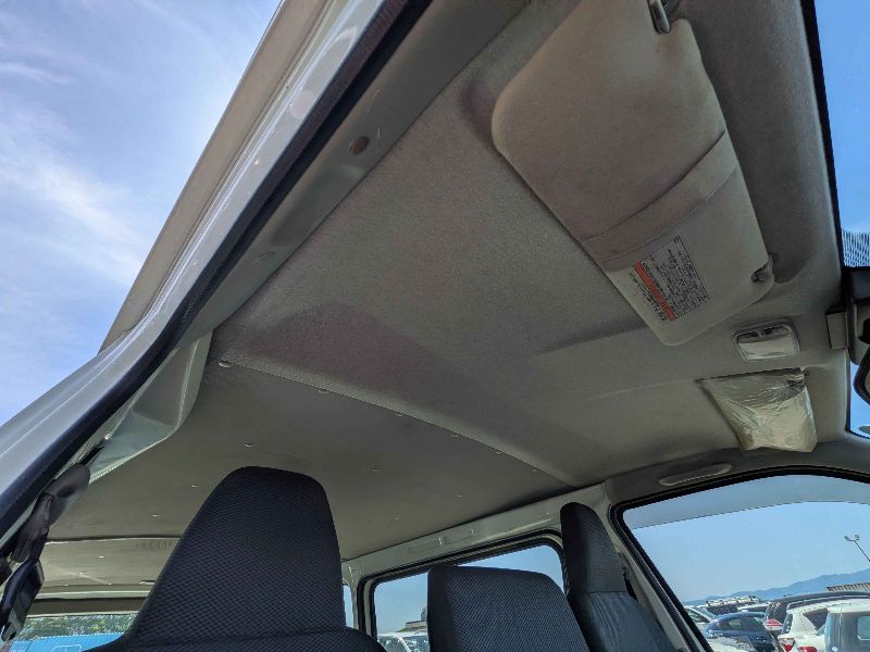  31610  TOYOTA HIACE  2018  
