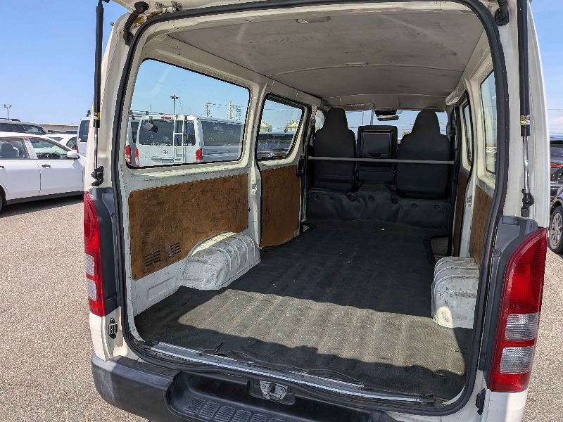  31610  TOYOTA HIACE  2018  