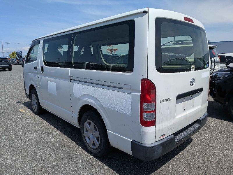  31610  TOYOTA HIACE  2018  