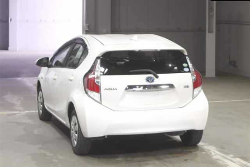  31614  TOYOTA AQUA  2017  