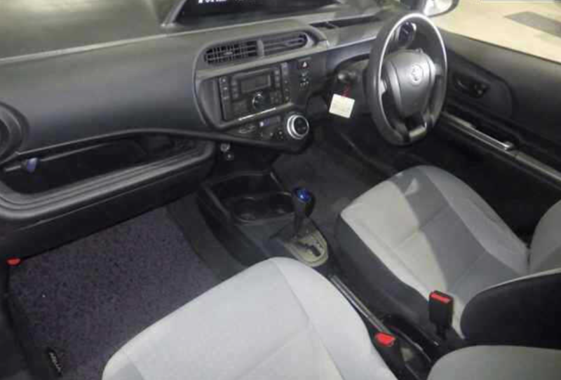  31614  TOYOTA AQUA  2017  