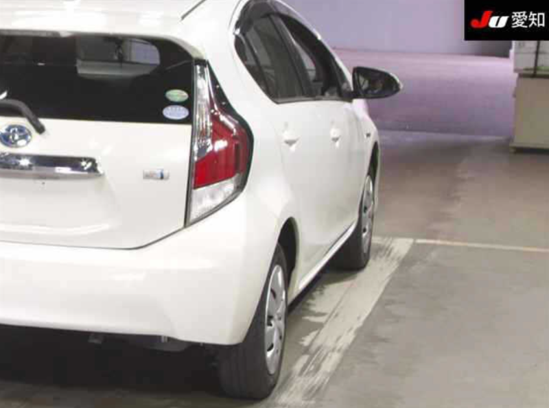  31614  TOYOTA AQUA  2017  