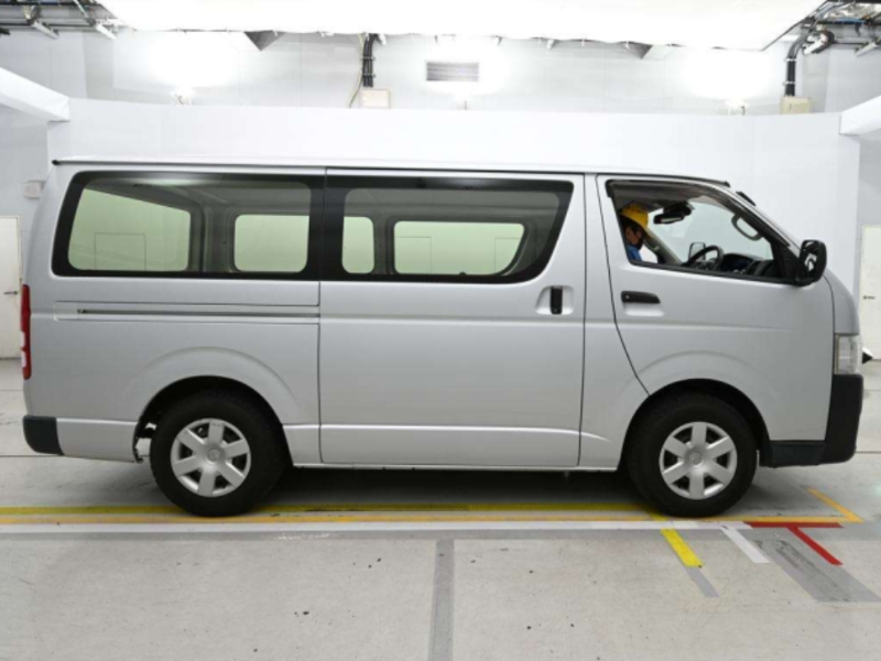  31621  TOYOTA HIACE  2018  