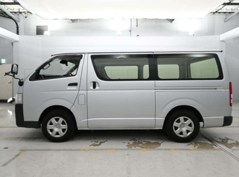  31621  TOYOTA HIACE  2018  