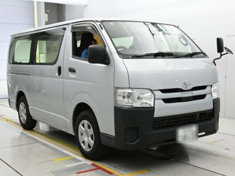  31621  TOYOTA HIACE  2018  