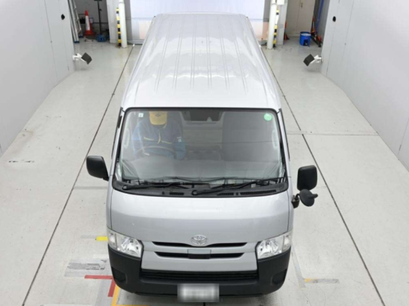  31621  TOYOTA HIACE  2018  