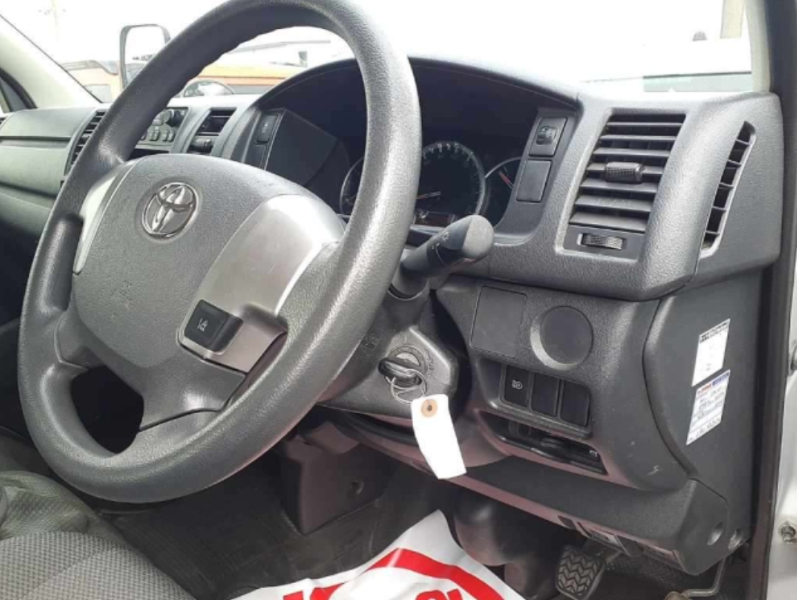  31621  TOYOTA HIACE  2018  