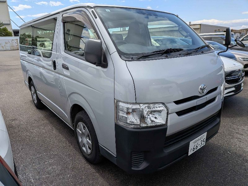  31621  TOYOTA HIACE  2018  