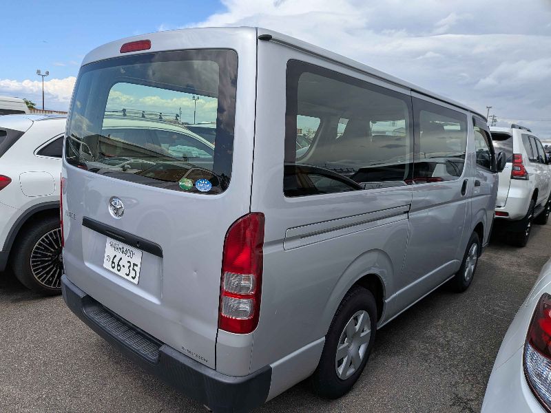  31621  TOYOTA HIACE  2018  