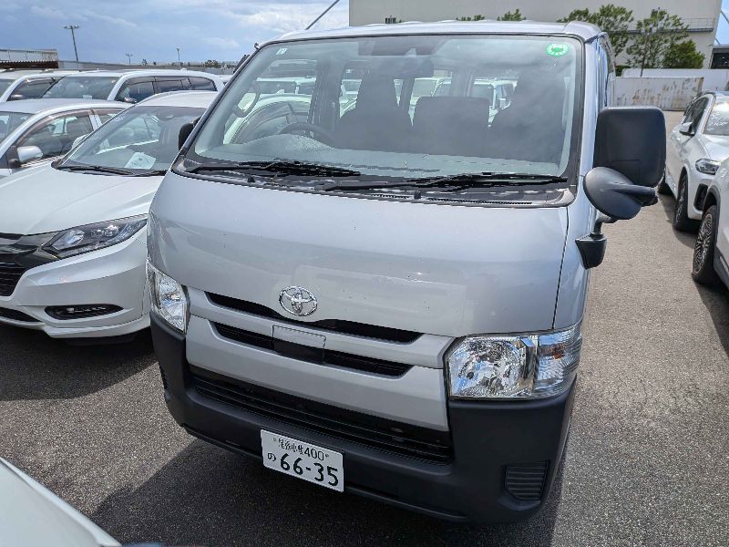  31621  TOYOTA HIACE  2018  