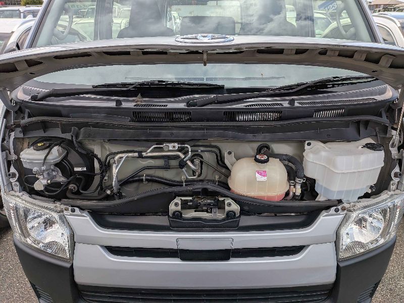  31621  TOYOTA HIACE  2018  