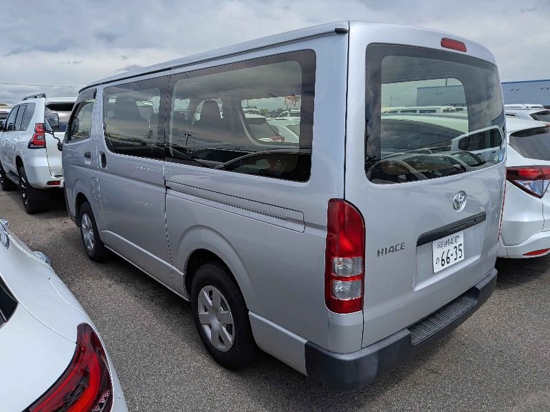  31621  TOYOTA HIACE  2018  