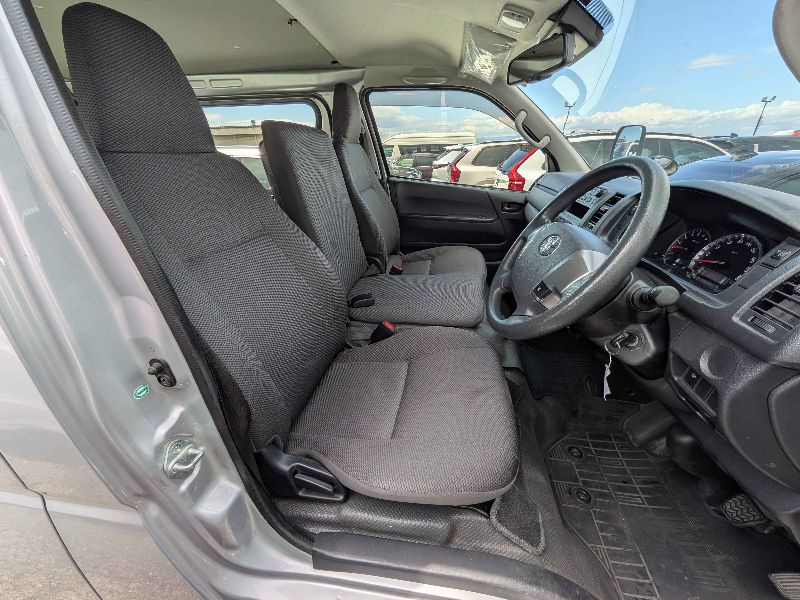  31621  TOYOTA HIACE  2018  