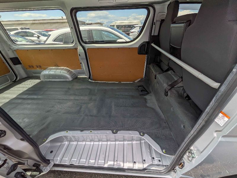  31621  TOYOTA HIACE  2018  