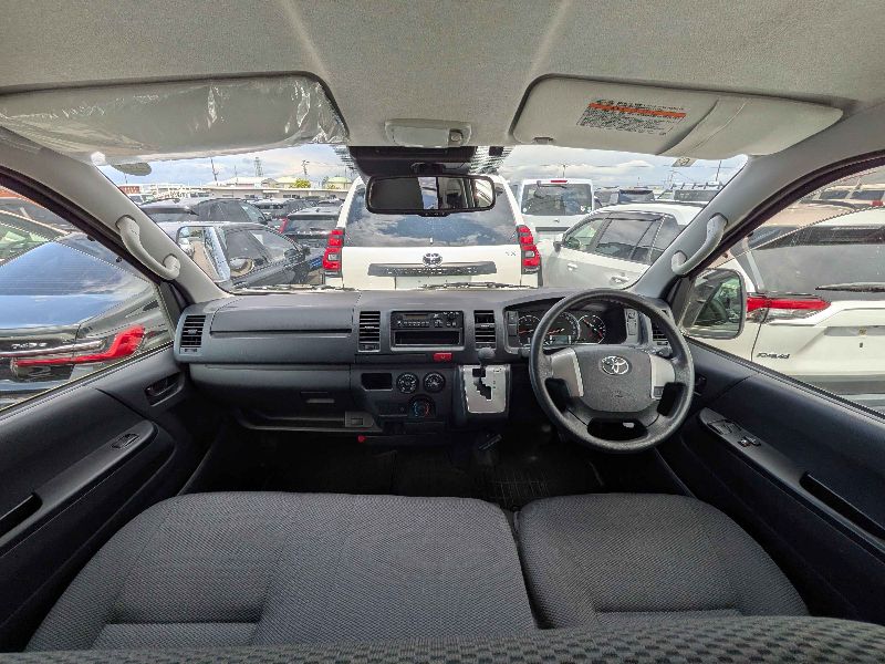  31621  TOYOTA HIACE  2018  