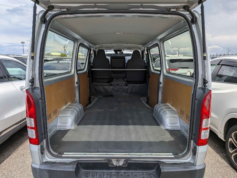  31621  TOYOTA HIACE  2018  