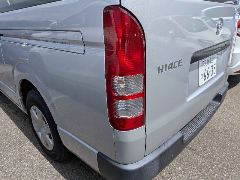  31621  TOYOTA HIACE  2018  