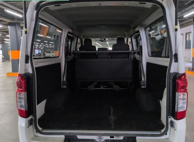  31627  NISSAN CARAVAN  2017  