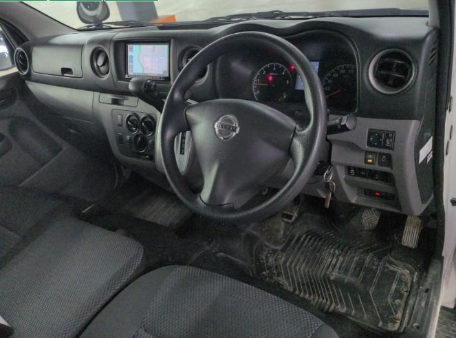  31627  NISSAN CARAVAN  2017  