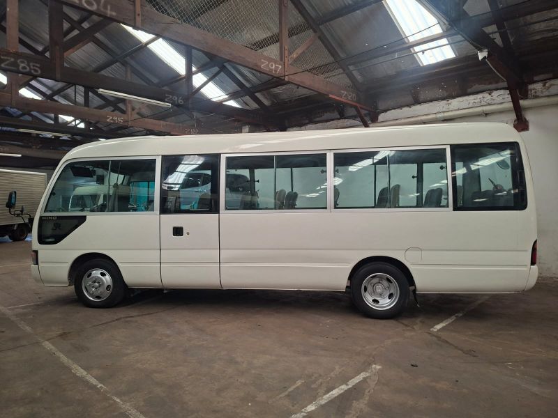 31630  HINO LIESSE BUS  2000  
