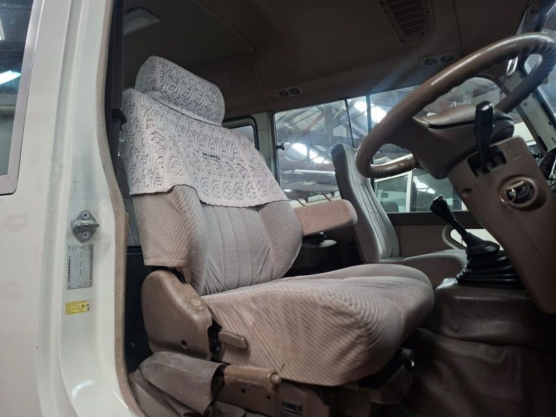  31630  HINO LIESSE BUS  2000  