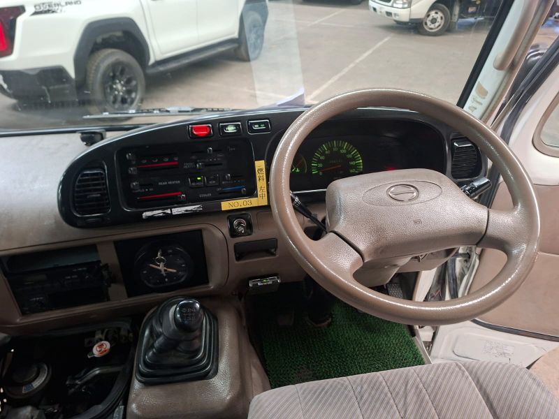  31630  HINO LIESSE BUS  2000  