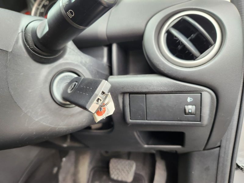  31640  MAZDA DEMIO  2012  