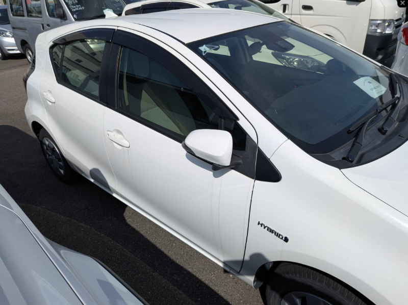  31647  TOYOTA AQUA  2017  