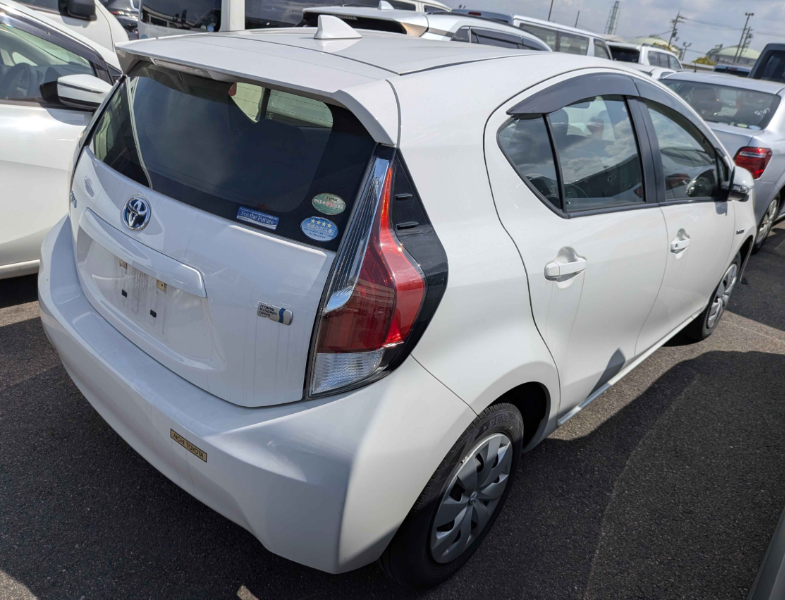  31647  TOYOTA AQUA  2017  