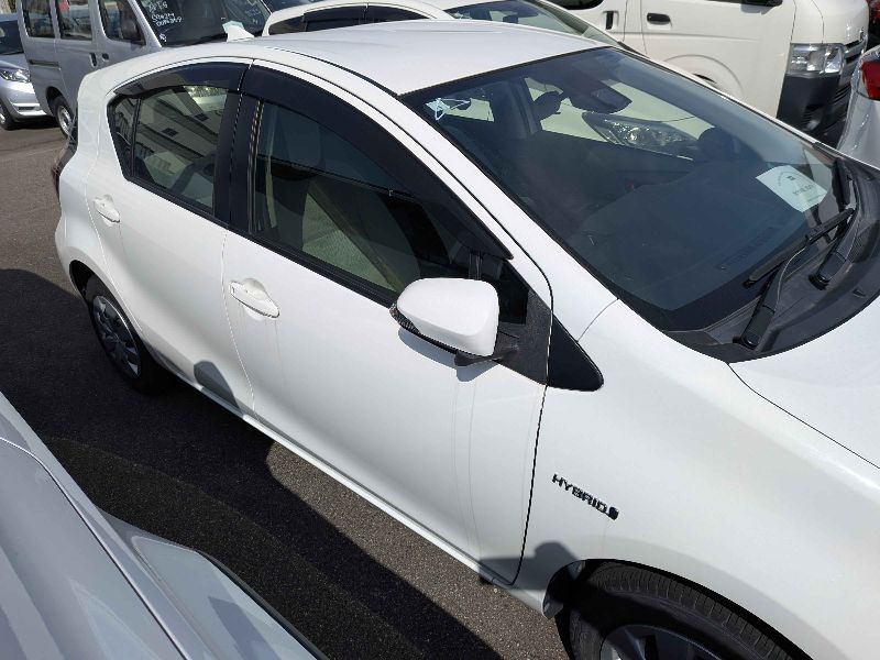  31647  TOYOTA AQUA  2017  