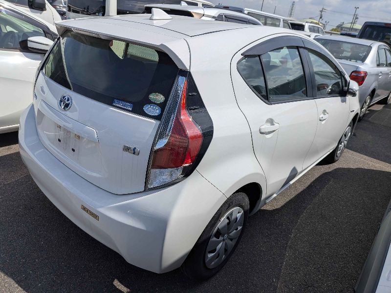  31647  TOYOTA AQUA  2017  
