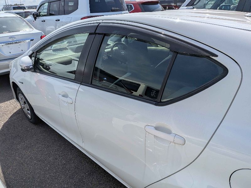  31647  TOYOTA AQUA  2017  