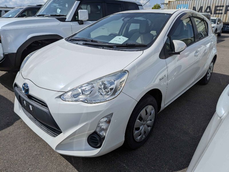  31647  TOYOTA AQUA  2017  
