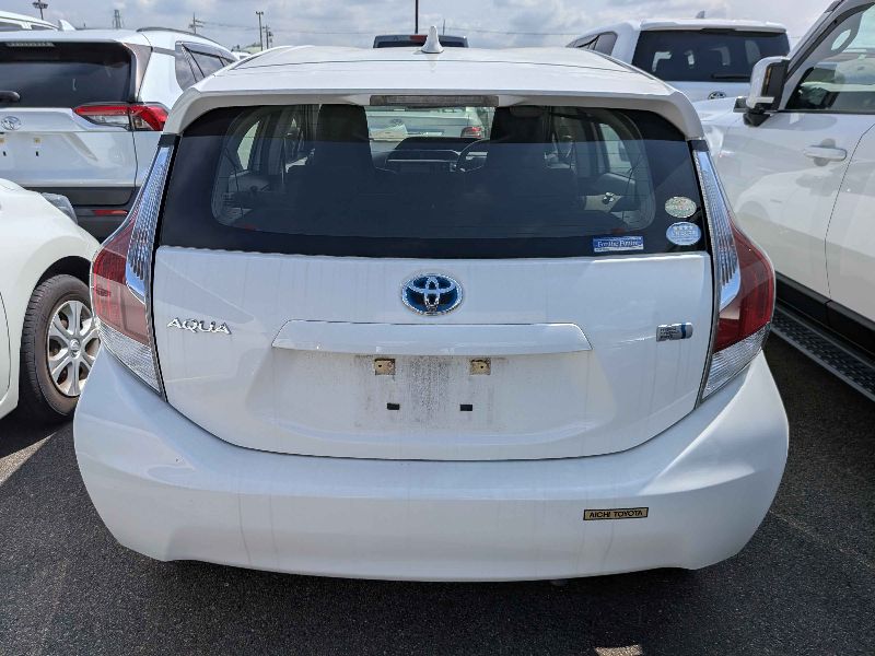  31647  TOYOTA AQUA  2017  