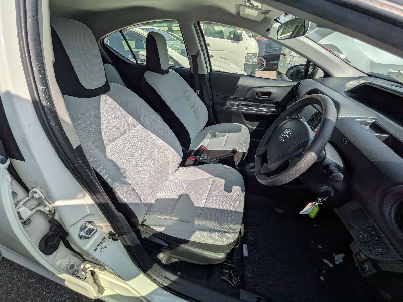  31647  TOYOTA AQUA  2017  