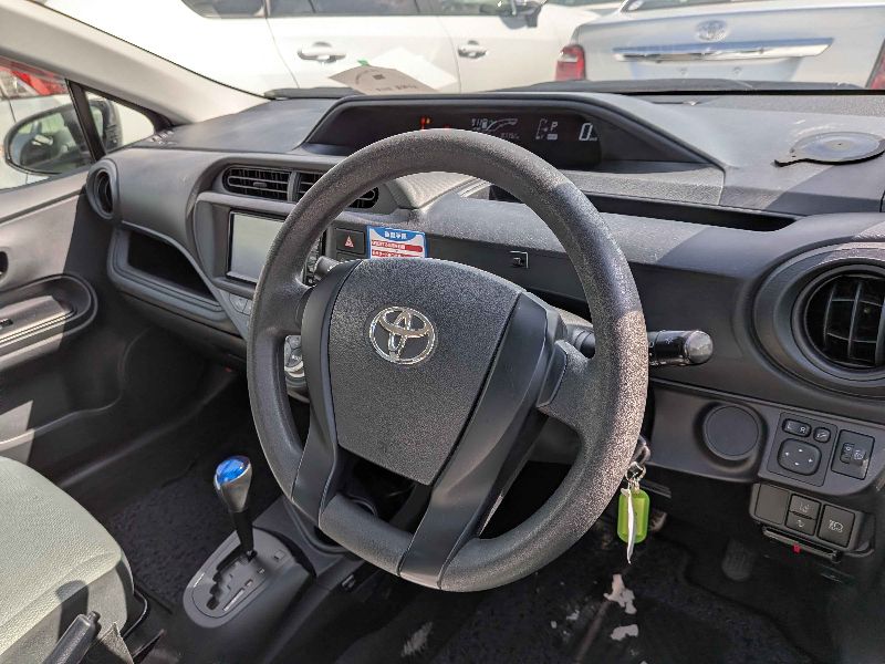  31647  TOYOTA AQUA  2017  