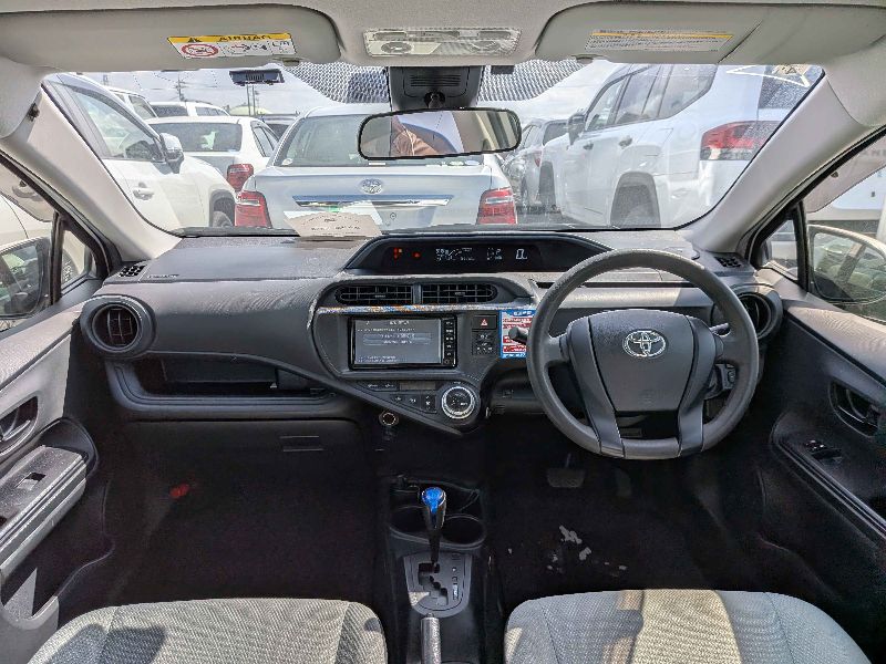  31647  TOYOTA AQUA  2017  