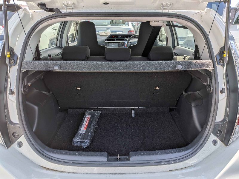  31647  TOYOTA AQUA  2017  