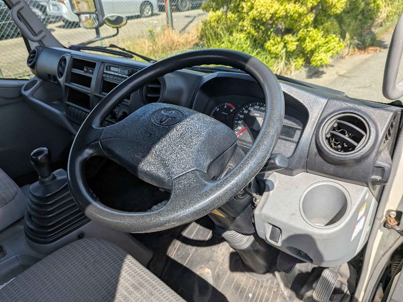  31649  TOYOTA DYNA  2021  