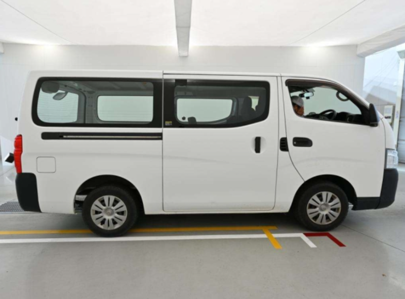  31658  NISSAN CARAVAN  2017  