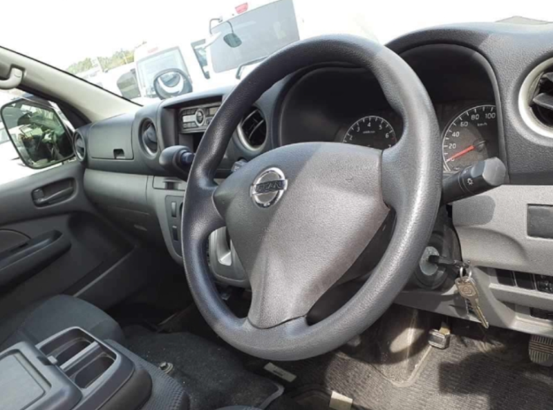  31658  NISSAN CARAVAN  2017  