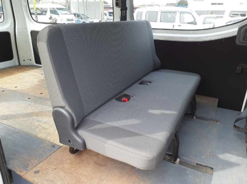  31658  NISSAN CARAVAN  2017  