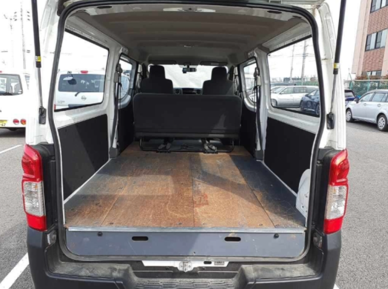  31658  NISSAN CARAVAN  2017  
