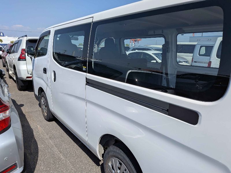  31658  NISSAN CARAVAN  2017  
